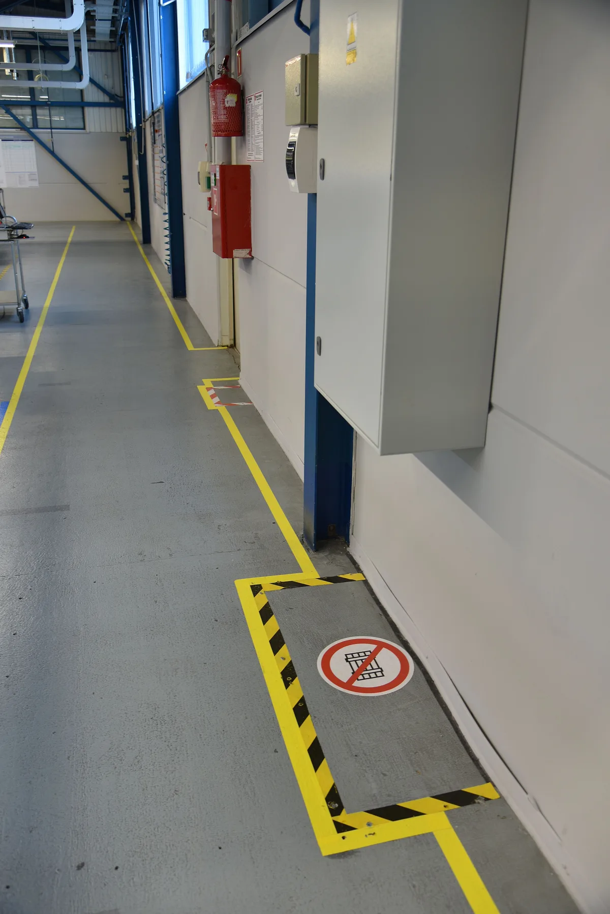 IMPA 331197 Anti-Slip Tape (Safety Walk), Type: B, WxL : 10 cm x 18 Mtr, Grey — reference product photo (illustrative)